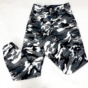 V.I.P. Camo Jeans size 3/26